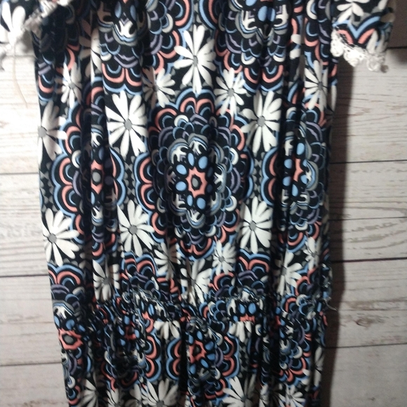 Floral print jumpsuit size 10/12 - Picture 3 of 4